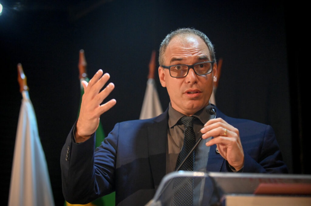 O maior risco à nação brasileira: o brasileiro que idolatra o crime e a estupidez